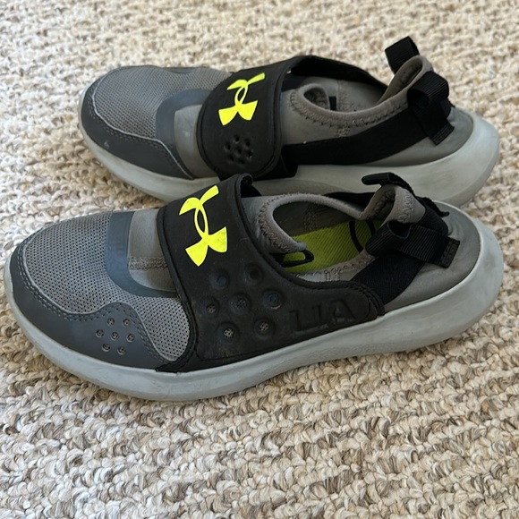Under Armour shoes size kids 4 - Picture 4 of 4